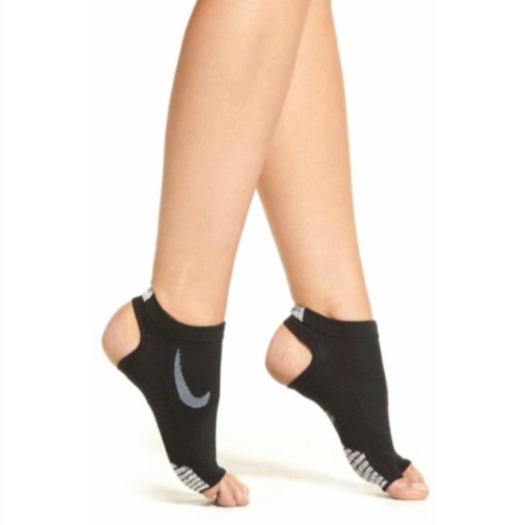 Nike Accessories - Nike Grip Elite Studio Stability Training Socks